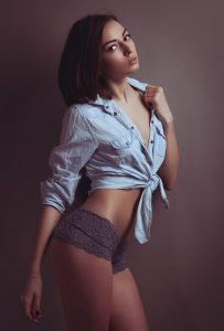 jolie libertine du 79 en lingerie